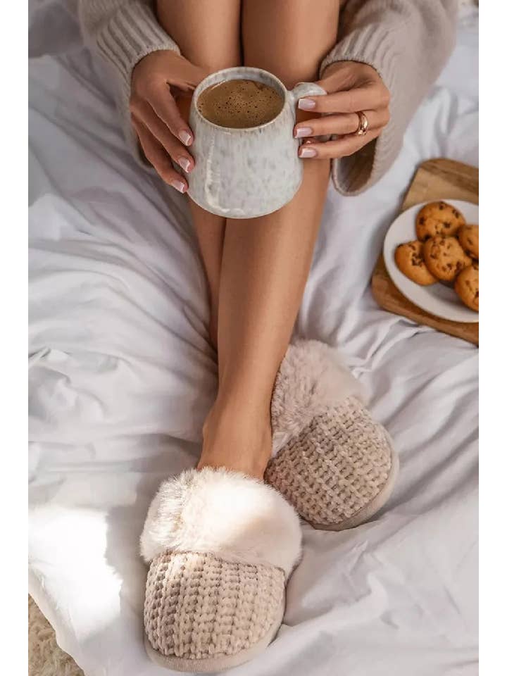 No Doubt Shoes - Wholesale Slippers - Women's - WOMENS KNITTED SNUG FAUX FUR SLIPPERS