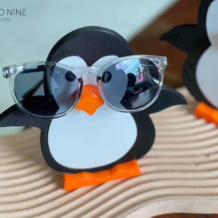 Porte-lunettes Penguin, support à lunettes pour la vente par Cloud Nine 3d Studio