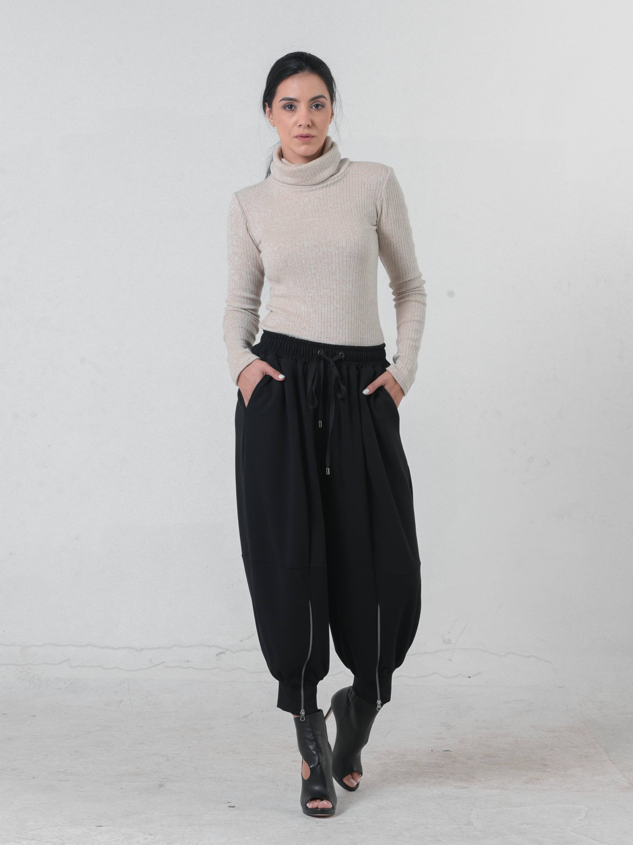 Preto Calças Harems Extravagantes para venda a revendedores na Faire7