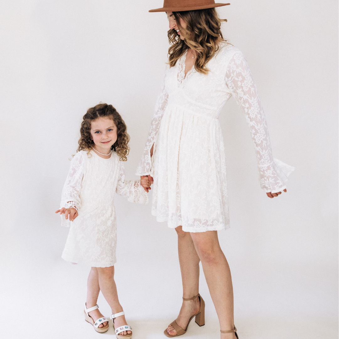 HAHA MAMA Clothing - Venta al por mayor Conjunto de mamá y bebé - Vestido Mommy & Me de encaje marfil para niño17