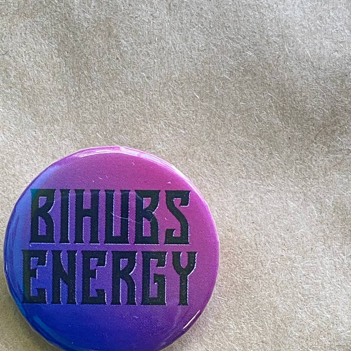 Bouton ou aimant à épingle Bi Hubs pour la vente par Diem Designs Studio