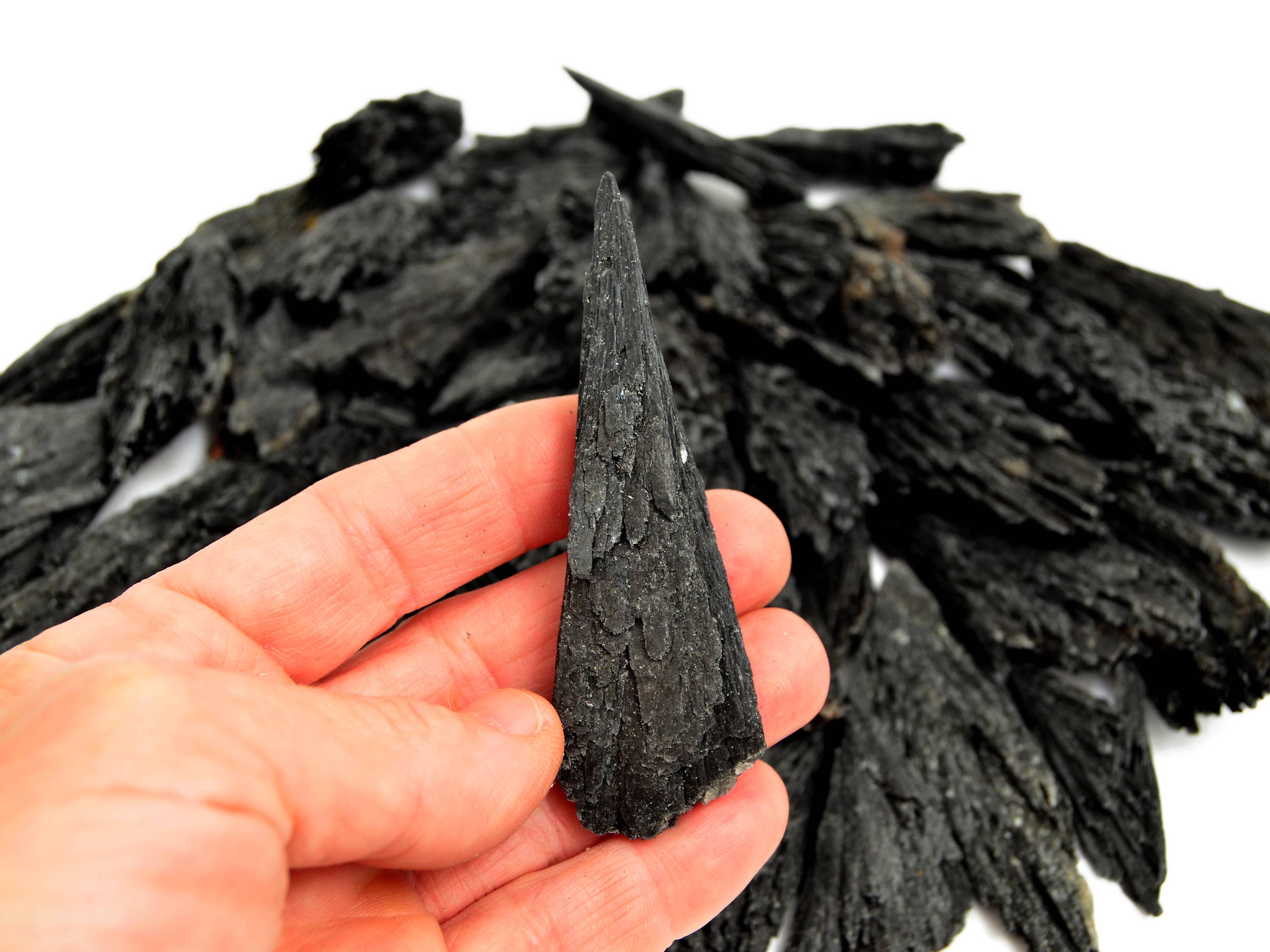 Kaia & Crystals – wholesale Spiritual stone/crystal – Raw Black Kyanite Witch's Broom (15g - 70g)0