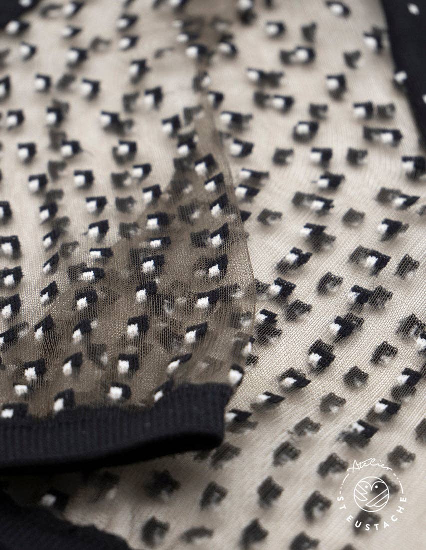 Atelier St Eustache – wholesale Strumpor - Dam – CRESCENT DUNES BLACK • Tunna strumpor med prickar5