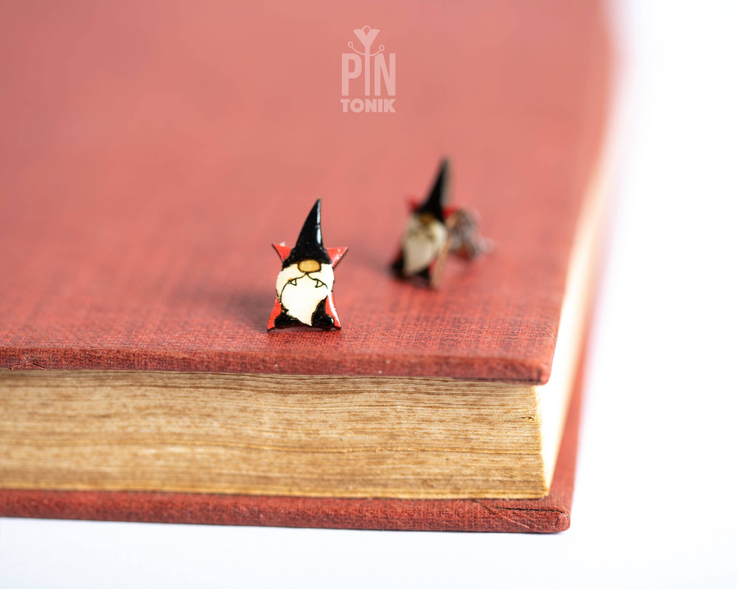 PinTonik - Vendita all'ingrosso Orecchini a bottone - Orecchini di Halloween gotici con gnomo vampiro Dracula5