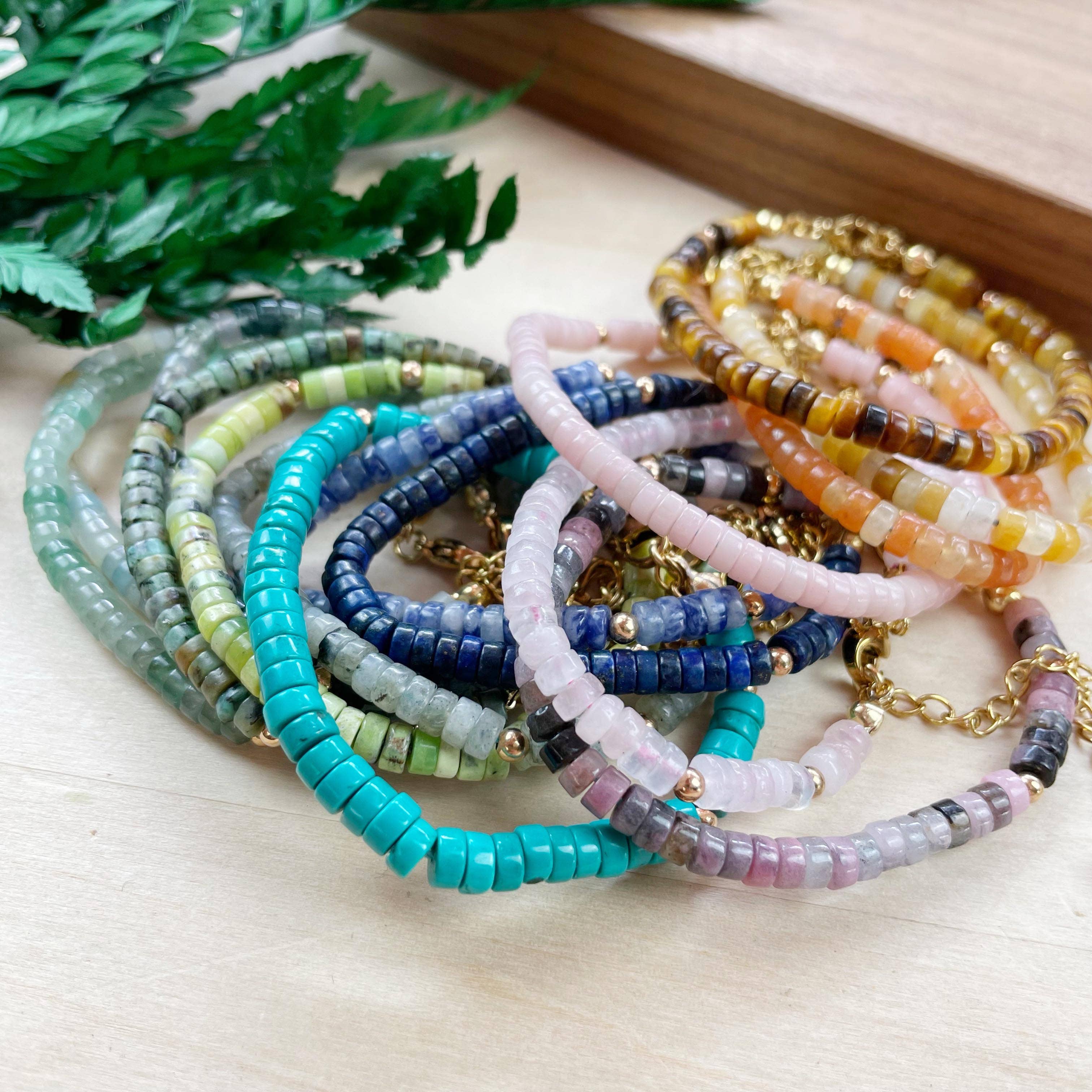 Ewelina Pas Jewelry – Engroshandel Perlearmbånd – Litae armbånd - delikat armbånd med ædelstensperler14