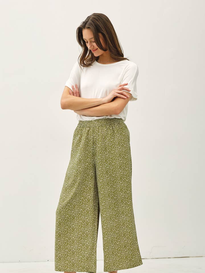 Be Cool - Wholesale Pants - Women's - DITSY PRINTED CROP PANTS W/ ELASTIC WAISTBAND