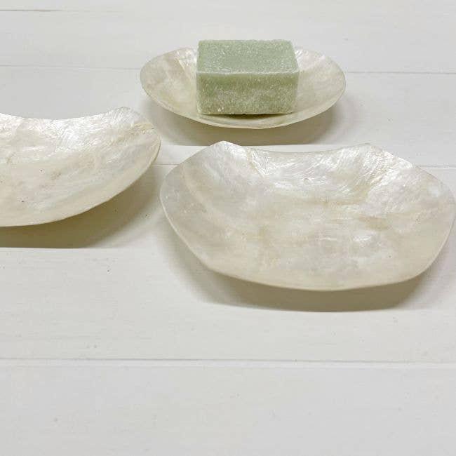 ByBazz - Venta al por mayor Bandejas/platos/boles decorativos - Schaaltje Schelp Capiz XS White17