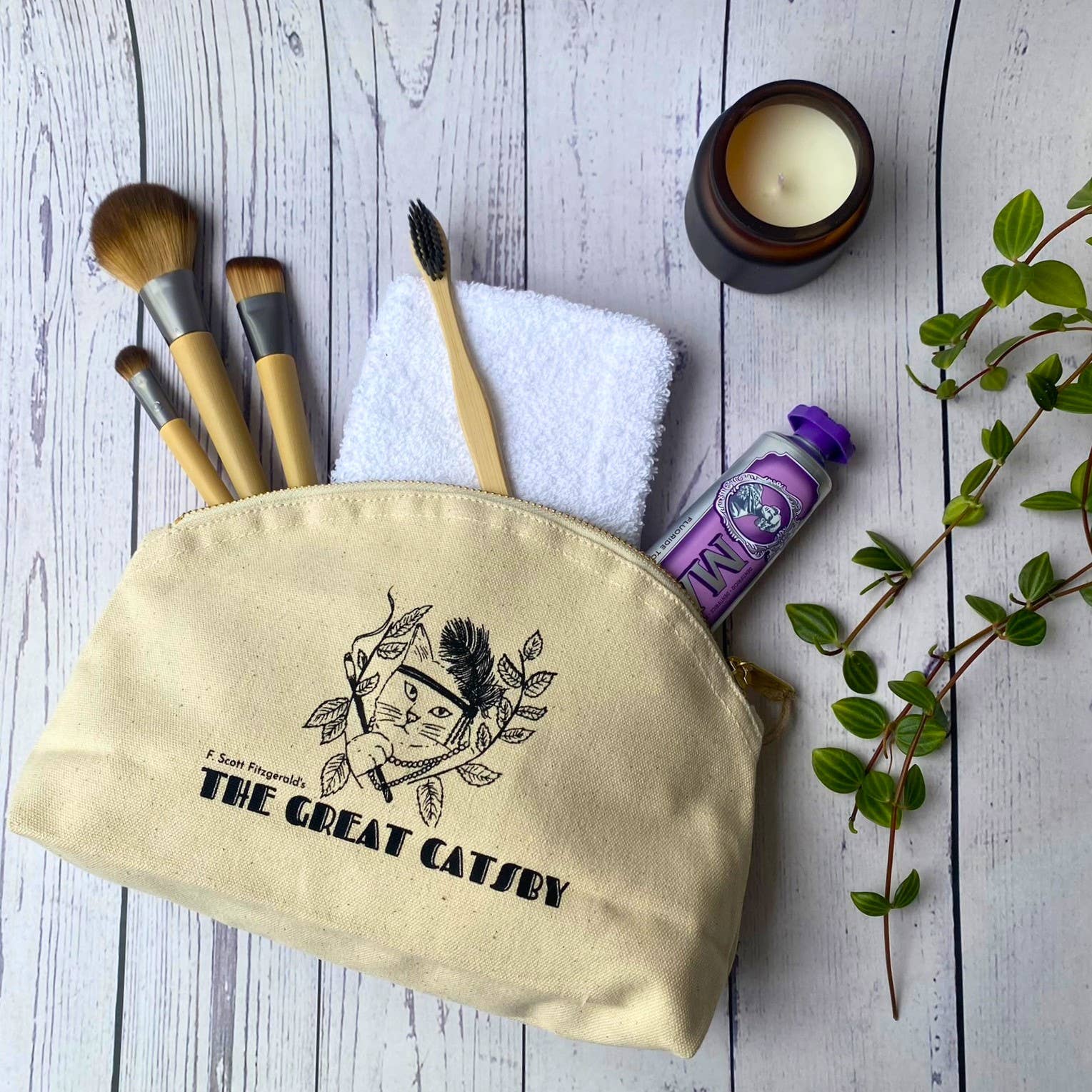 GiftSmith – wholesale Pouch – Women’s – The Great Catsby Fairtrade & Organic Cotton Zip Pouch0