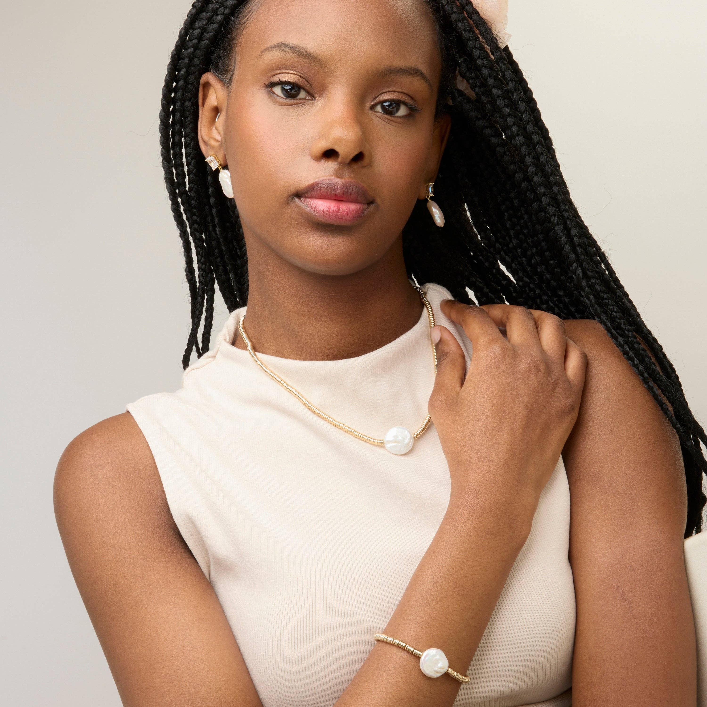 Luxenter - Wholesale Dangle Earrings - Pendientes de Plata de Ley 925 y Perla Blanca acabados en oro amarillo de 18k - Dyafa3