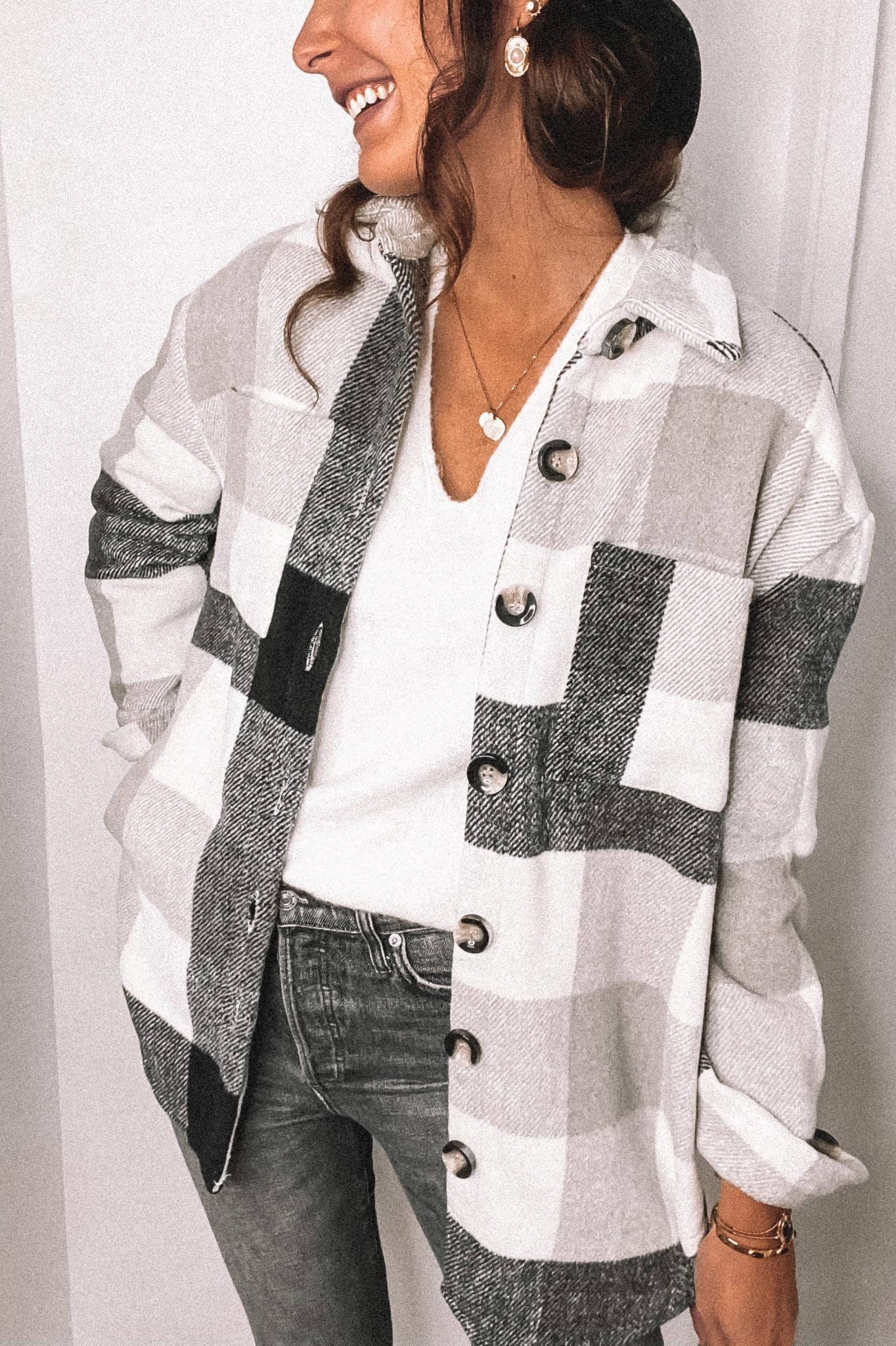 UNISHE - Wholesale Shirt Jacket/Shacket - Women's - XC1359 Plaid Flannel Shacket Jacket Women5