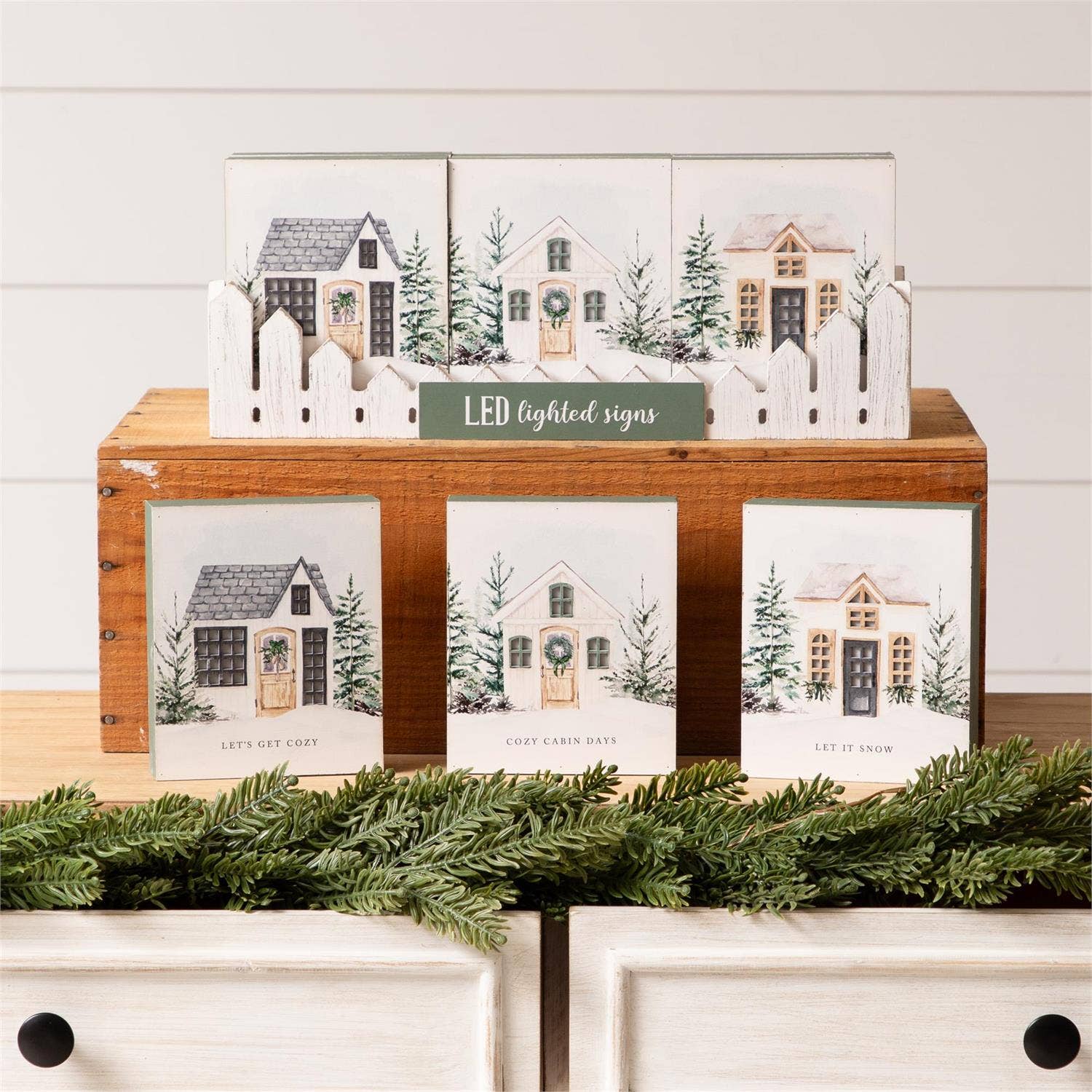 Audrey's Home & Gift - Vendita all'ingrosso Cartelli - Crate Of 9 - Insegne a Led Block - Winter Cozy Houses1