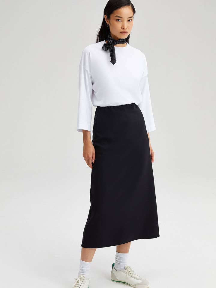 GONNA A RIGHE IN CRÊPE per la vendita all'ingrosso da parte di Touché Privé EU