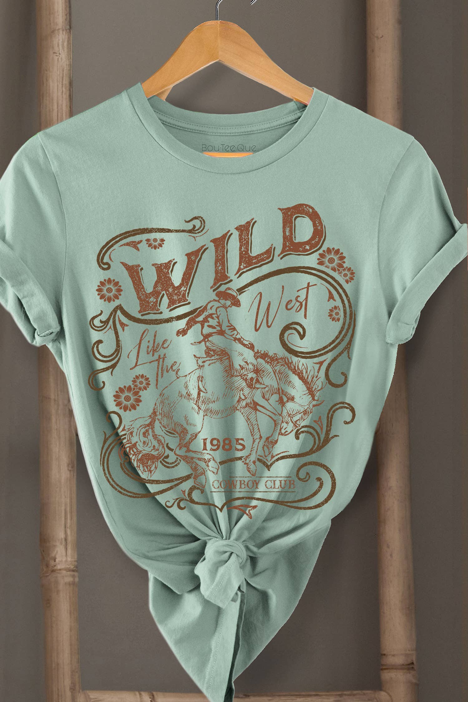 BouTeeQue Closet - Vente T-shirt sérigraphié – femme - 1162T - Coupe décontractée en jersey de coton - WILD WEST1