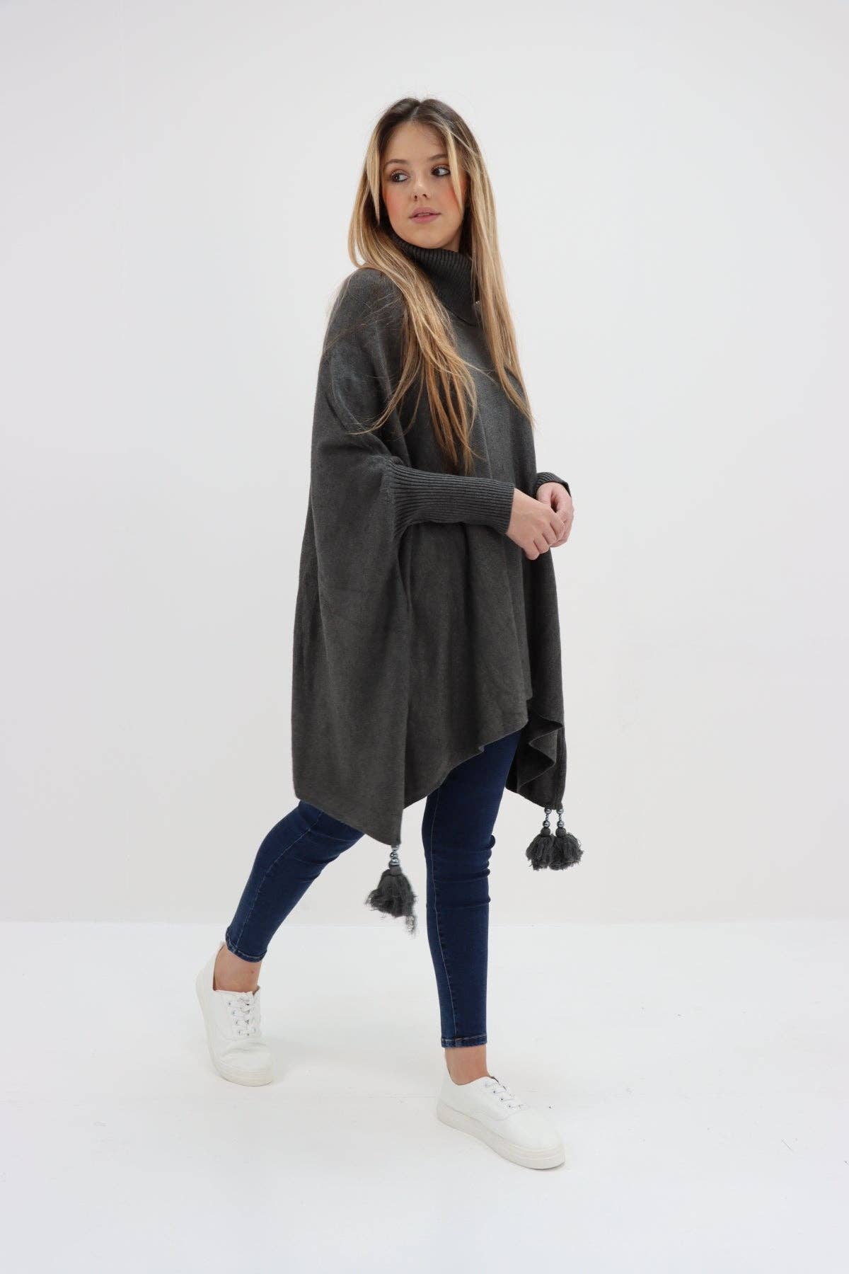 Miss Bold - Vente Poncho – femme - Poncho tunique italien à col bénitier et manches chauve-souris à pompons5