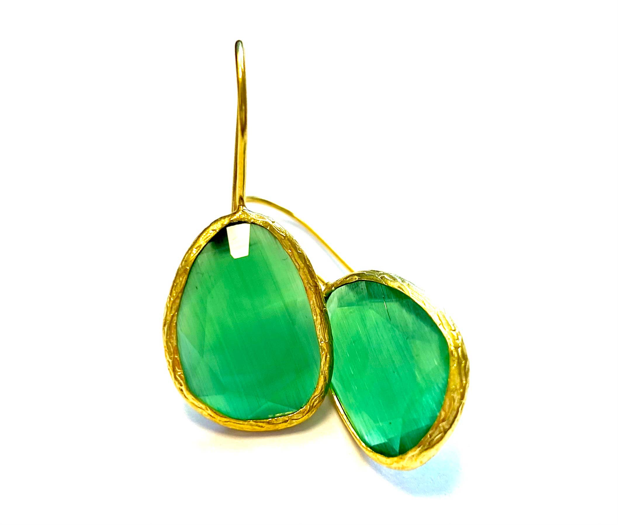 Chic Le Freak - Wholesale Dangle Earrings - Emerald green cateye stone earrings1