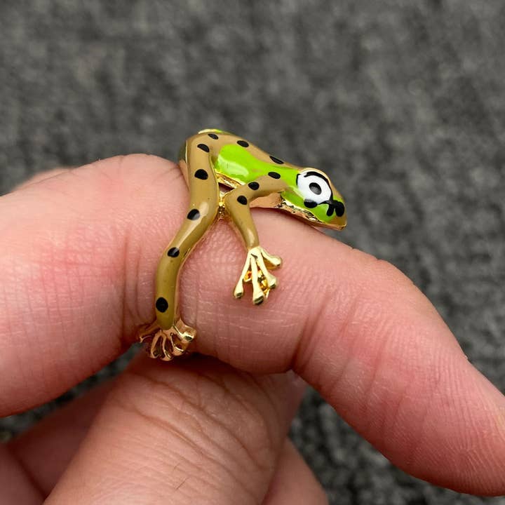 Mio Queena - Wholesale Cocktail/Statement Ring - Funny Enamel Tree Frog Ring