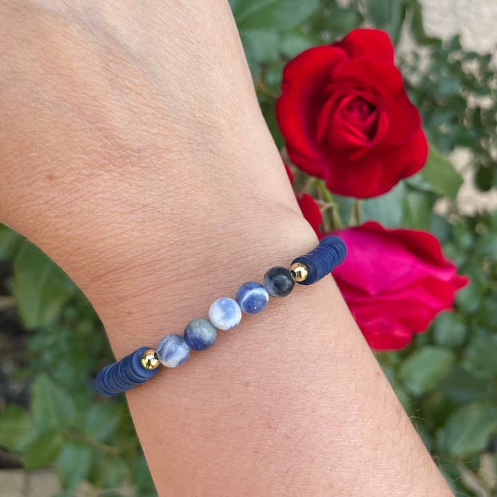 Pulseira litoterapia elástica em pérolas de Sodalite e Heishi, Made in France por atacado de Boutique Bohème