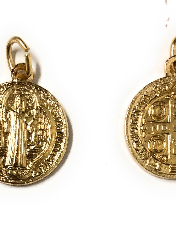 Saint Benedict guld aluminiummedalj cm. 1,8 för wholesale av Costa Articoli Religiosi