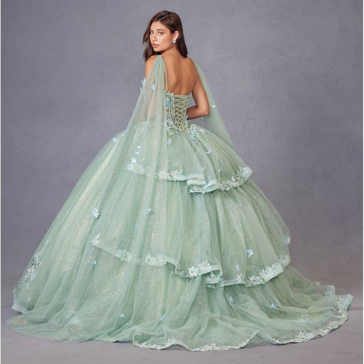 SALVIE GRØN 3D QUINCEANERA-KJOLE MED FLERE BLOMSTER OG KAPPEÆRME for engroshandel på Faire