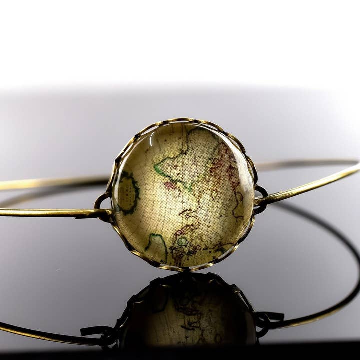 MadamLili - Wholesale Cuff Bracelet - World Map Globetrotter Glass Cabochon Bangle Bronze Hand2