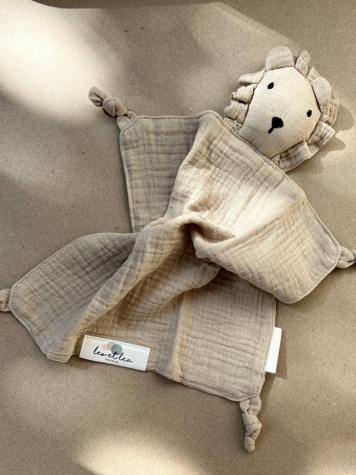 leo et lea france - Wholesale Security/Cuddle Blanket - Baby - Léo Lion Comforter, Lovey, Doudou, leo et lea