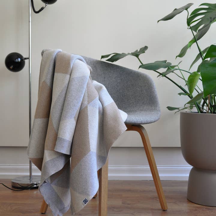 AGATHA PORTO - Wholesale Throw Blanket - Azulejo Aljezur Throw4