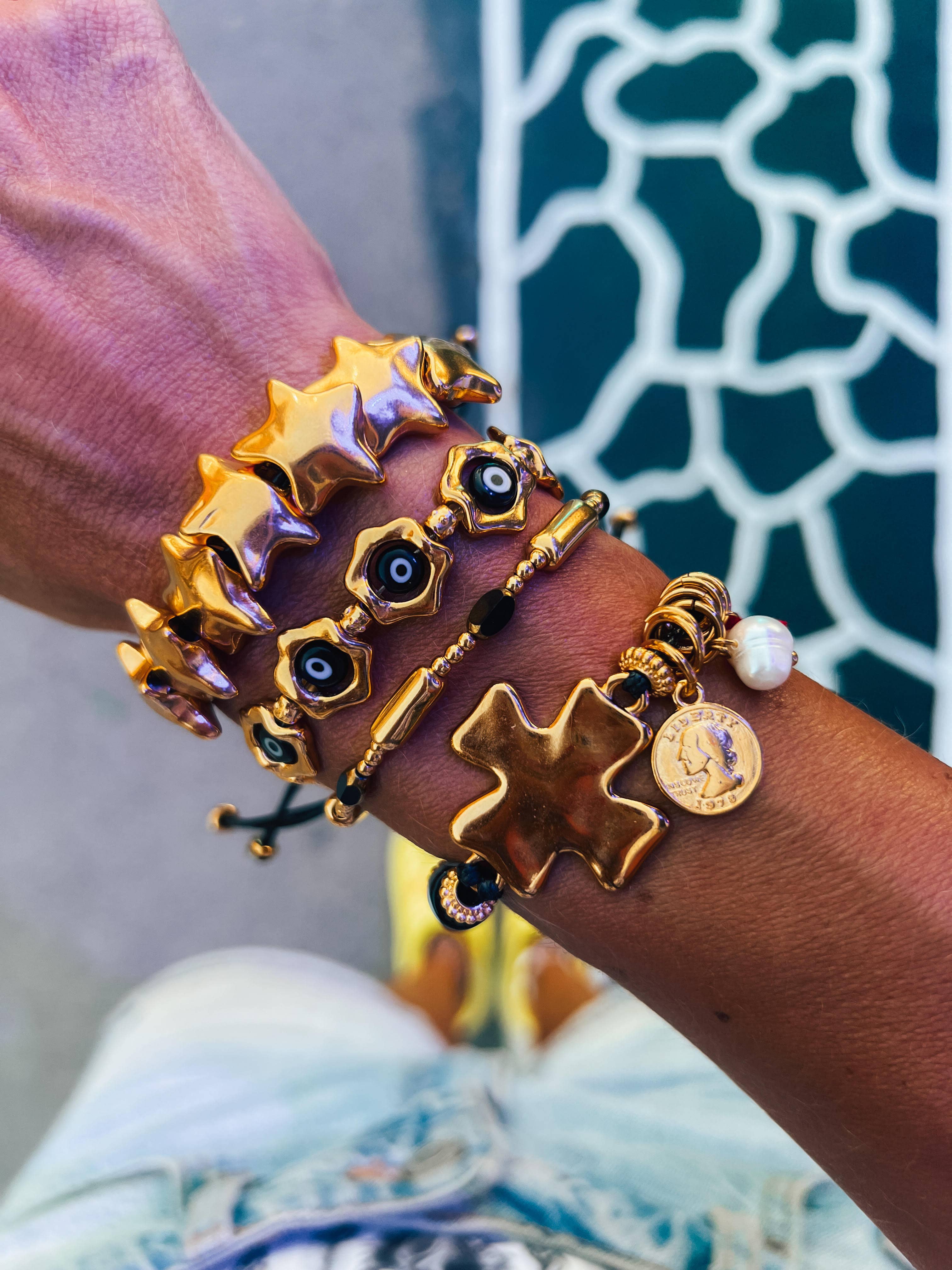 Goupi – Engroshandel Perlearmbånd – Guldarmbånd med sort justerbar snor3