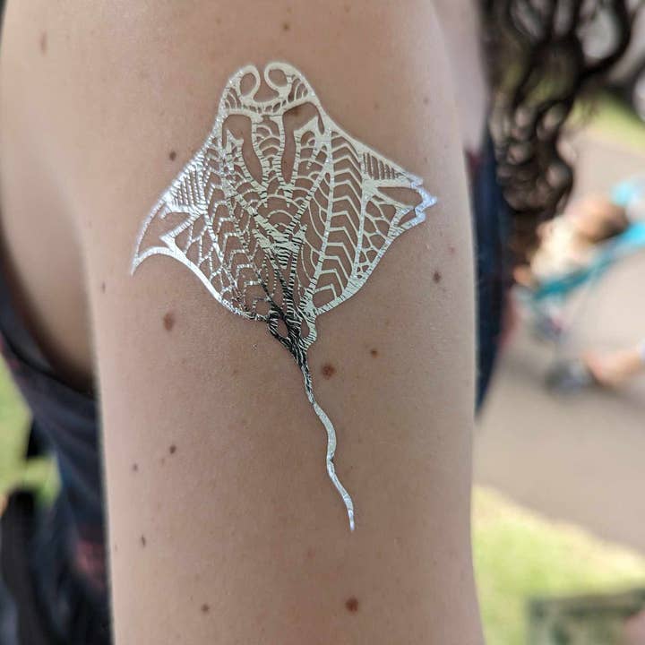 Advance Wildlife Education LLC - Vente Tatouages temporaires - Tatouages temporaires en forme de requin (argent métallisé)5