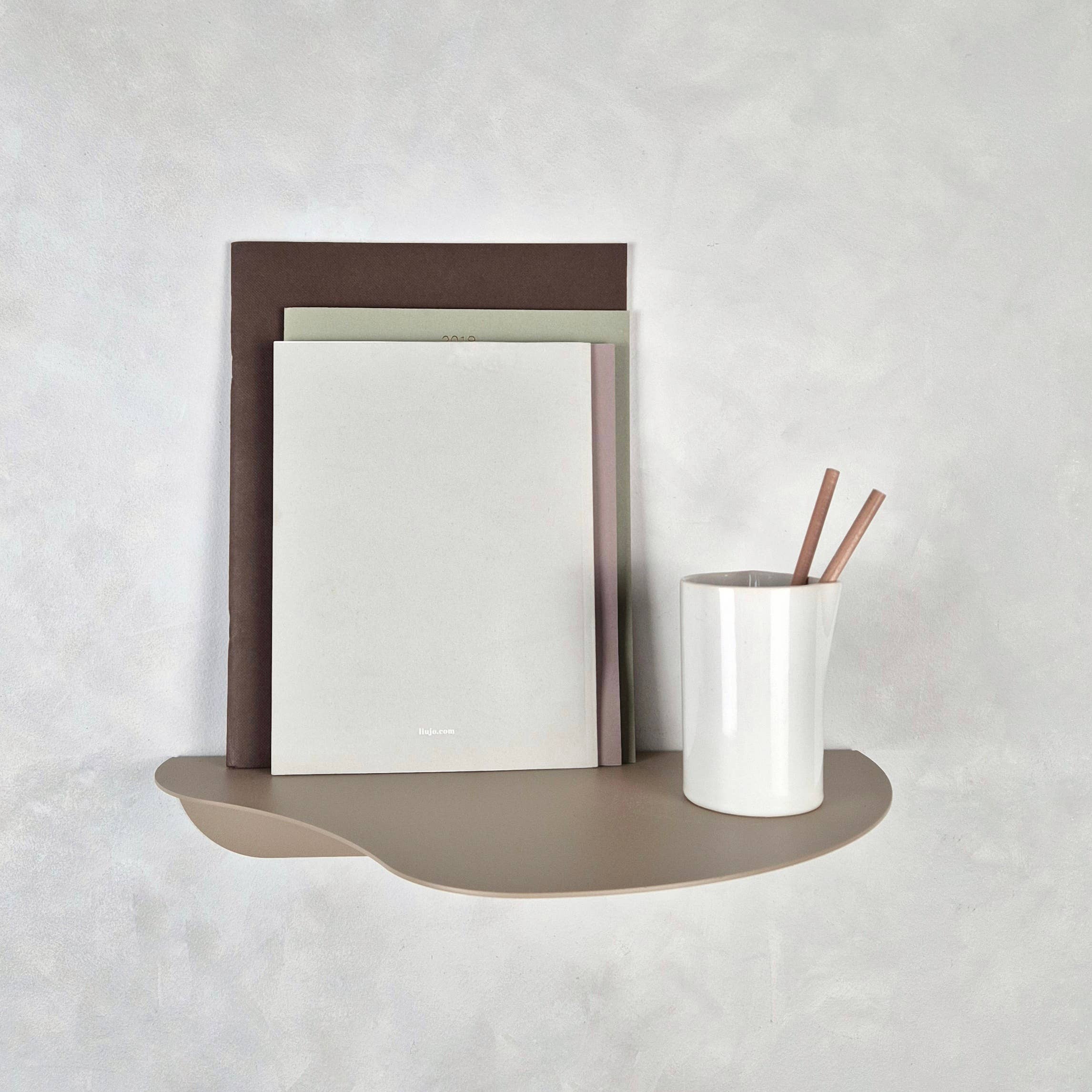 NAMUOS - Venta al por mayor Estante de pared - Estante de pared metálico MOSS I en blanco, negro o beige1