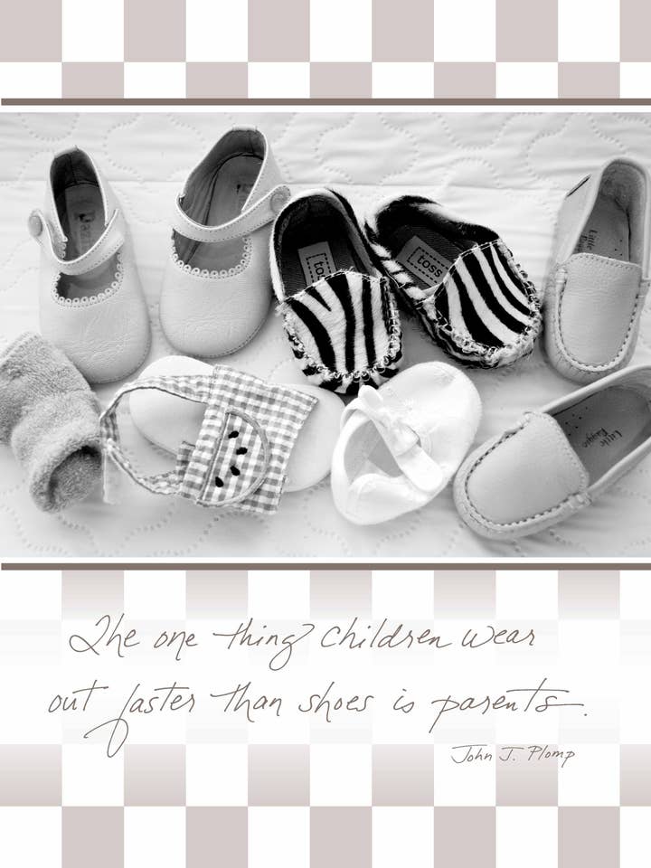 397NB : La seule chose que les enfants portent plus vite que les chaussures, ce sont les parents. - John J. Plomp pour la vente par Bonair Daydreams