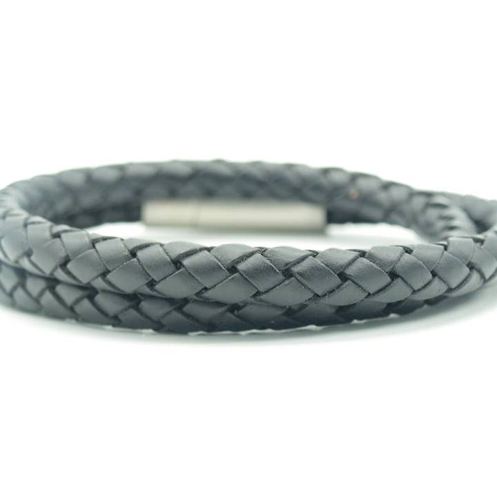 Bogor svart herrarmband i matt skinn för wholesale av by julian