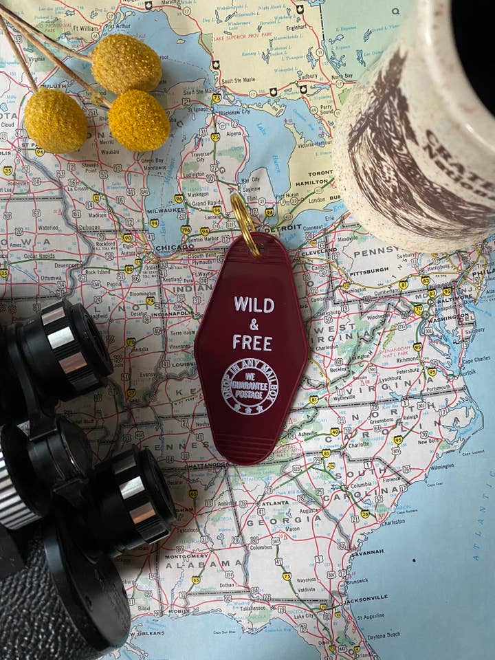 KeyTag sauvage et libre pour la vente par Big Yellow Dog Designs