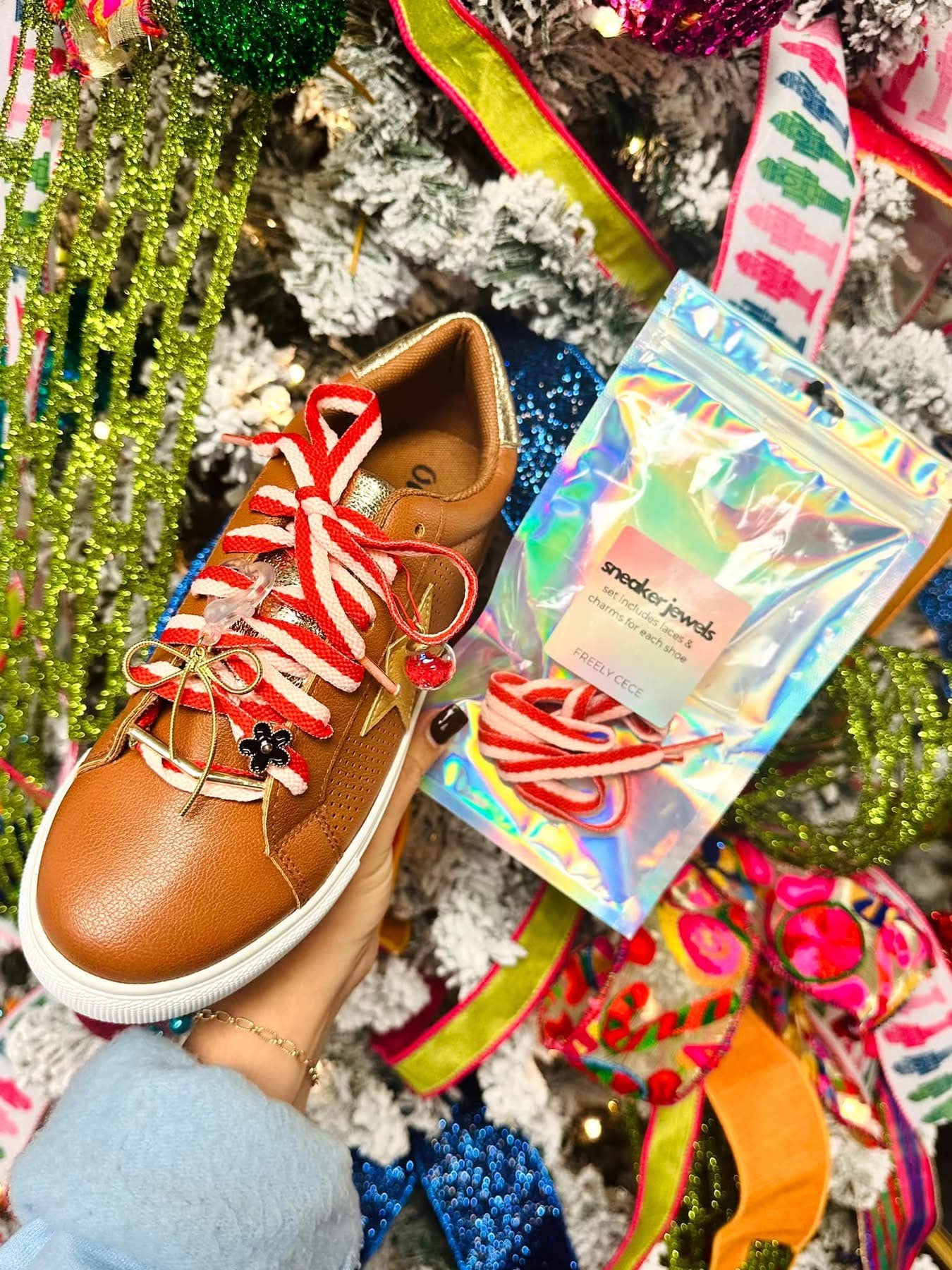 Freely Cece LLC - Wholesale Shoe Jewelry - Women's - Shoe Charms Trendy Sneaker Jewels Shoelaces & Charm Set 4