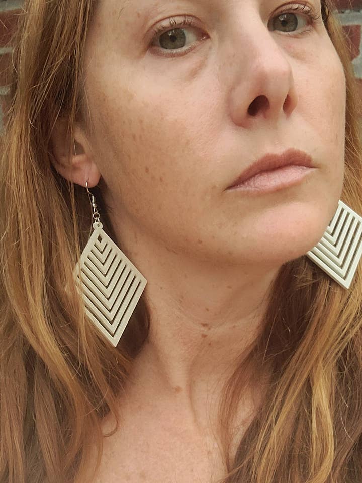 Boucles d'oreilles en bois géométrique pour la vente par Elly Kate Designs