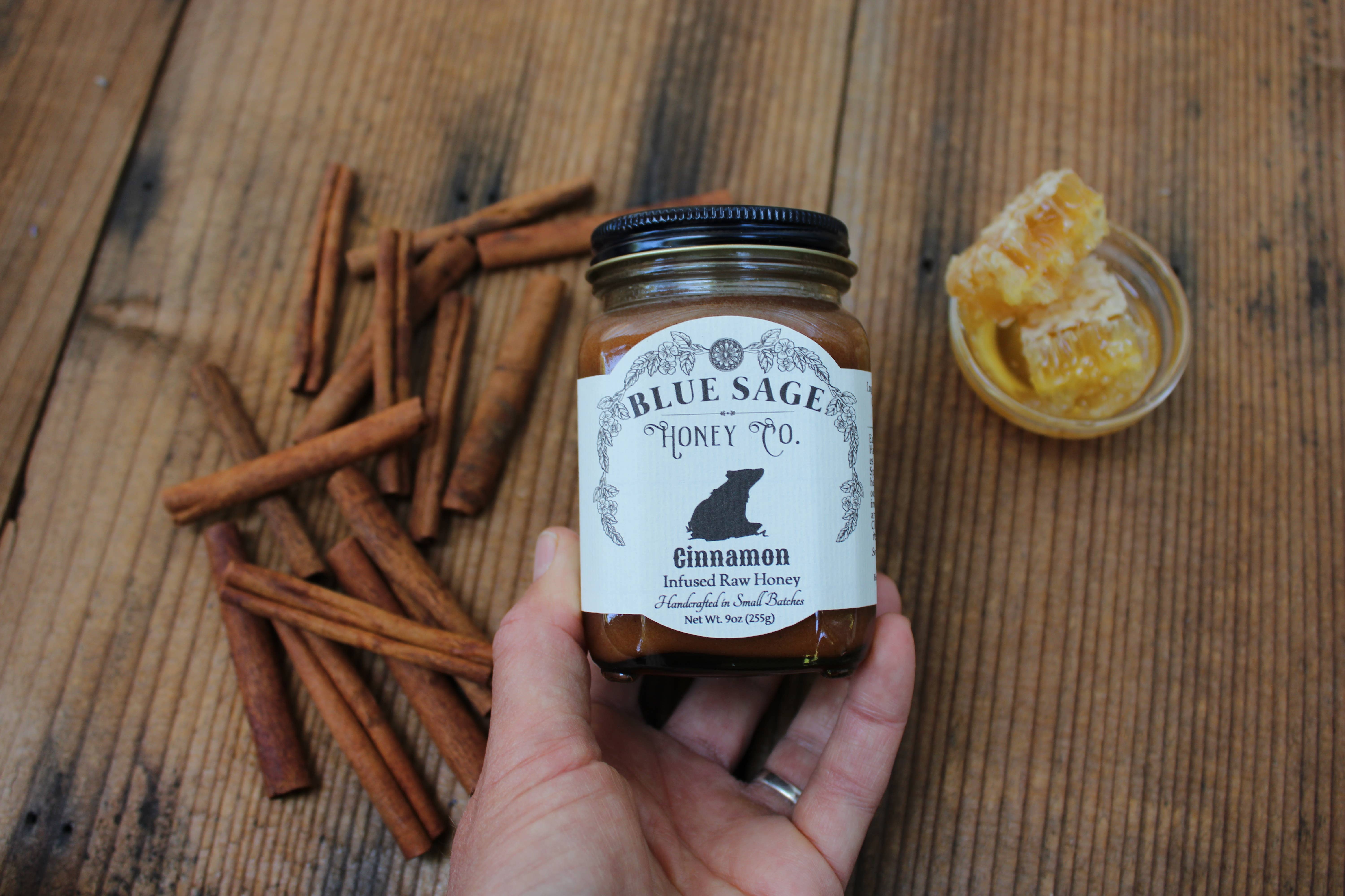 Blue Sage Honey Co. – Mel por atacado – Mel cru com infusão de canela2