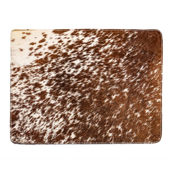set de table en peau de vache rectangulaire marron/blanc 30x40cm pour la vente par Mars & More - Brand of B Living