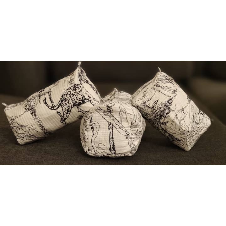 Ayras World - Wholesale Make-up tas/toilettas - Witte toilettas met safari-print van katoen voor reizen en make-up1