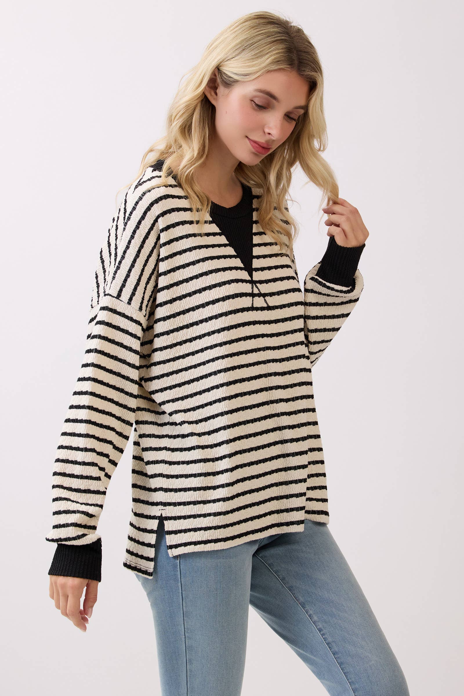 7th Ray – wholesale Stickad topp - Dam – Randig stickad tröja med nedhasad axel T61282