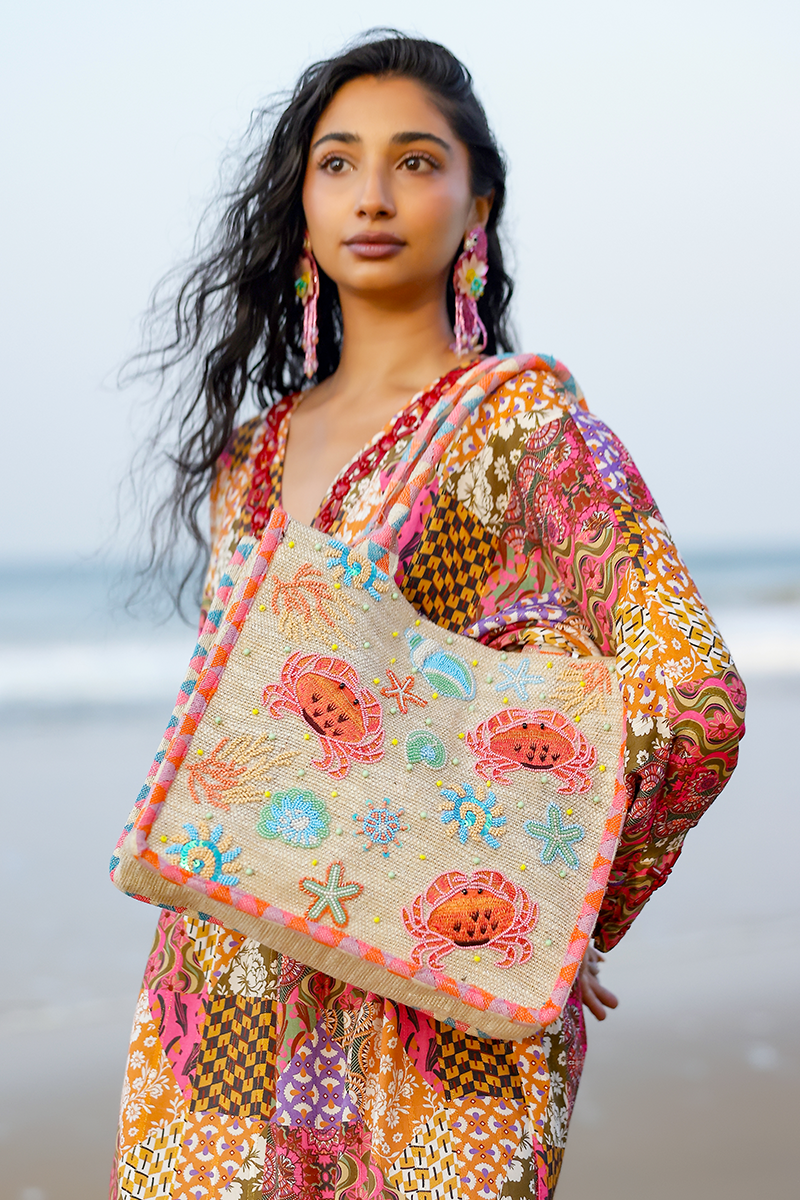 America & Beyond – Großhandel Tragetasche – Damen – Mit Krabbenschalen verzierte Tragetasche6