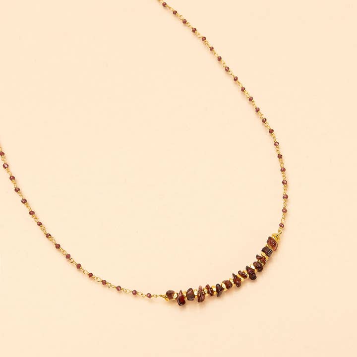 COLLANA CON GRANATO INDIANO CHIPSY per la vendita all'ingrosso da parte di Une A Une