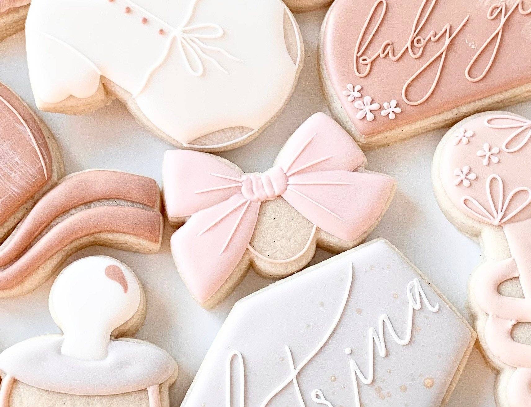 Maison’s Custom Cutters – Engroshandel Udstikker til småkager – Baby Girl Bow med eller uden slips1