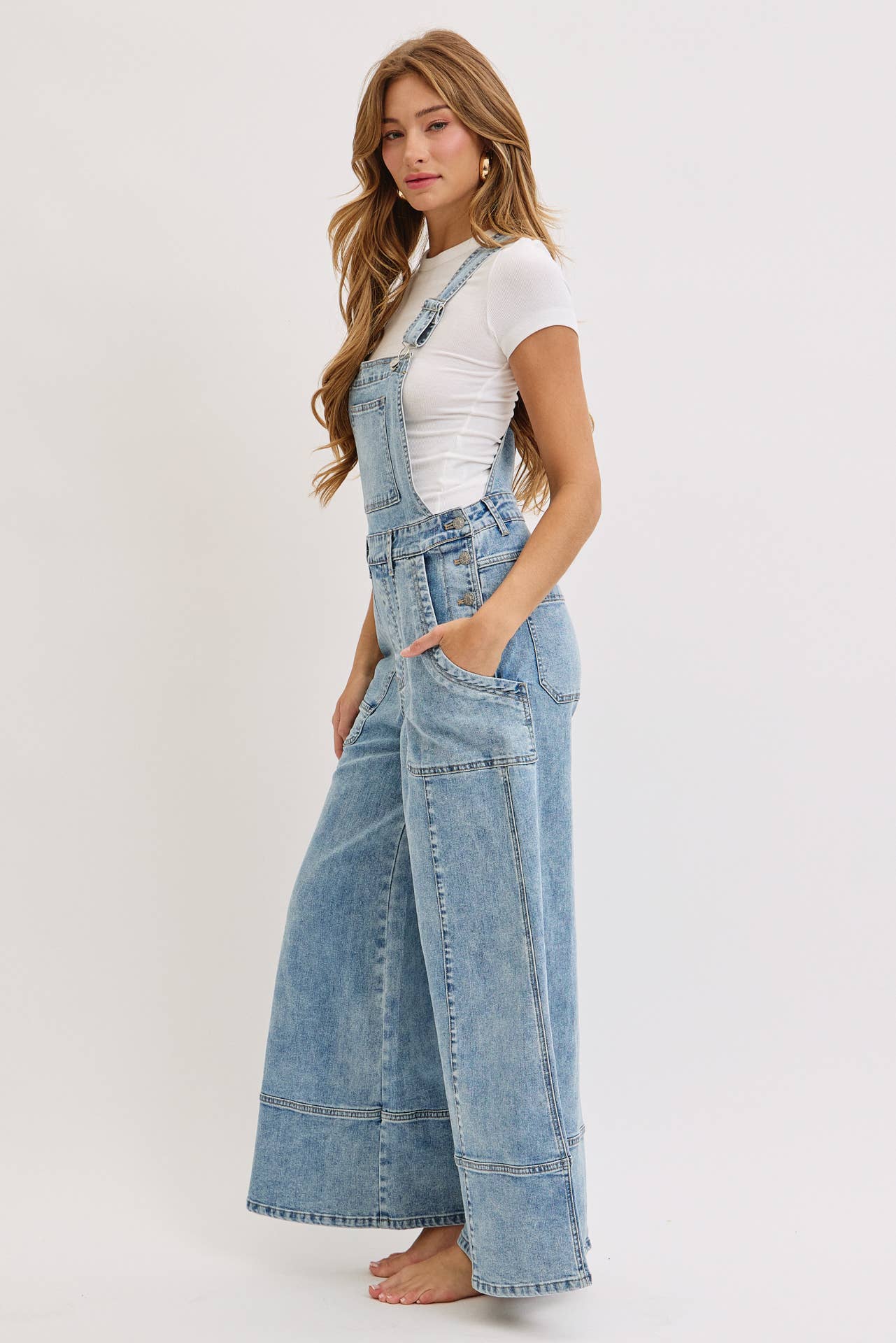 DENIMBLAUW DENIM OVERALL MET WIJDE PIJPEN voor groothandel op Faire16