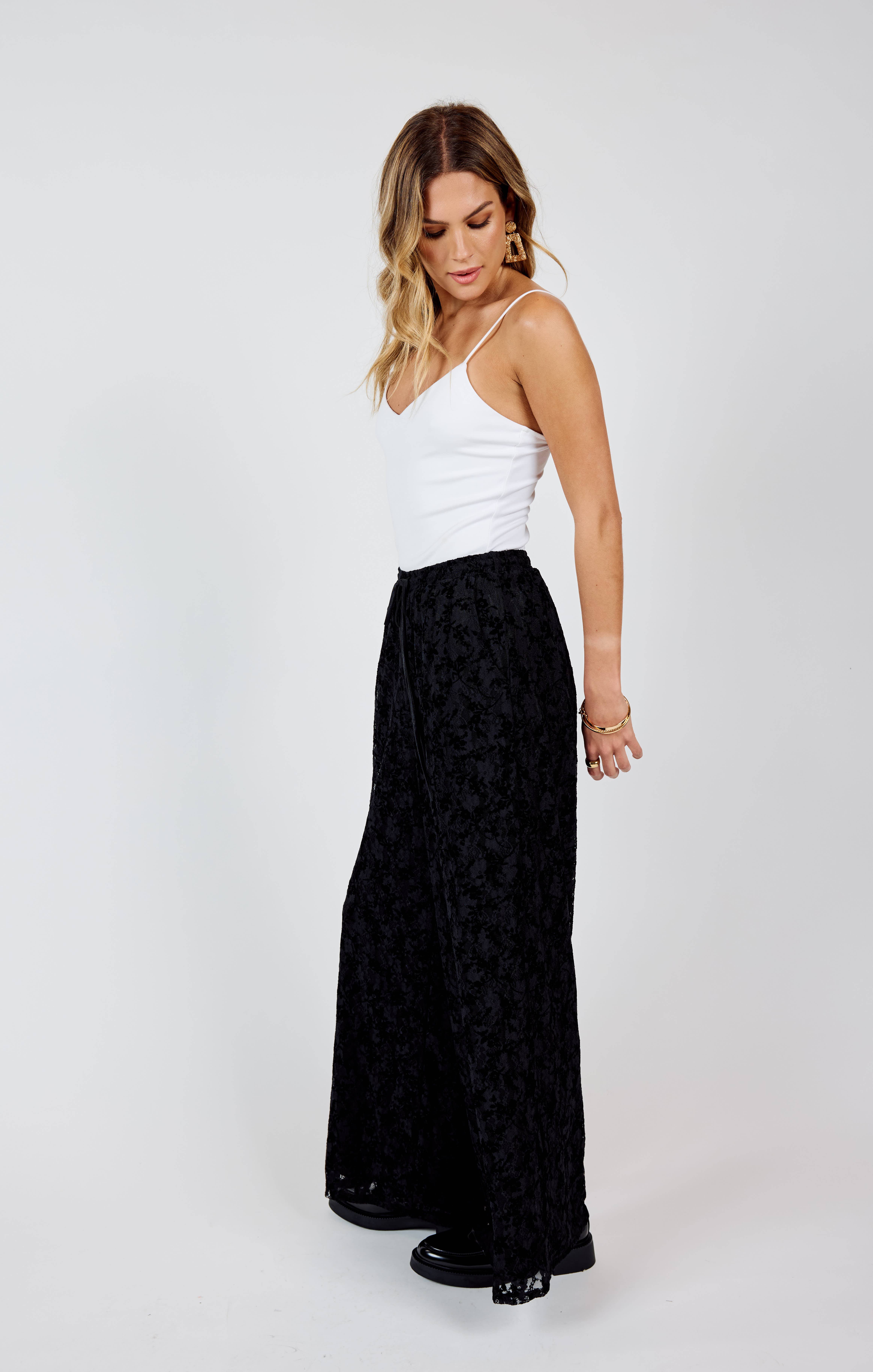 Sadie & Sage – Engroshandel Bukser - Dame – At Dusk Velvet Lace Bukser med brede ben: SORT6