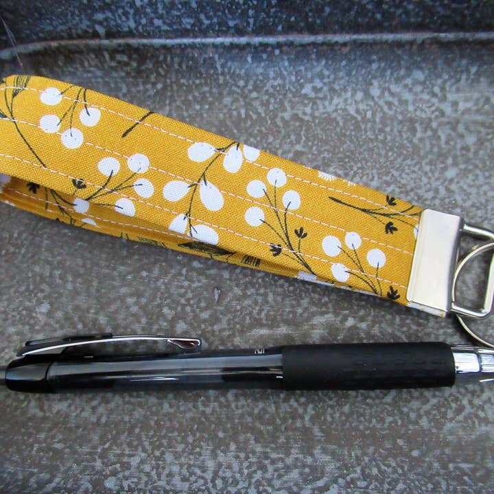 Thread and Purls – Großhandel Schlüsselanhänger – Damen – Schlüsselanhänger-Armband, Stoff-Armband-Schlüsselbund, Gelber Schlüsselanhänger, Handgelenkband, Schlüsselanhänger-Armband, Blumen-Armband-Schlüsselbund5