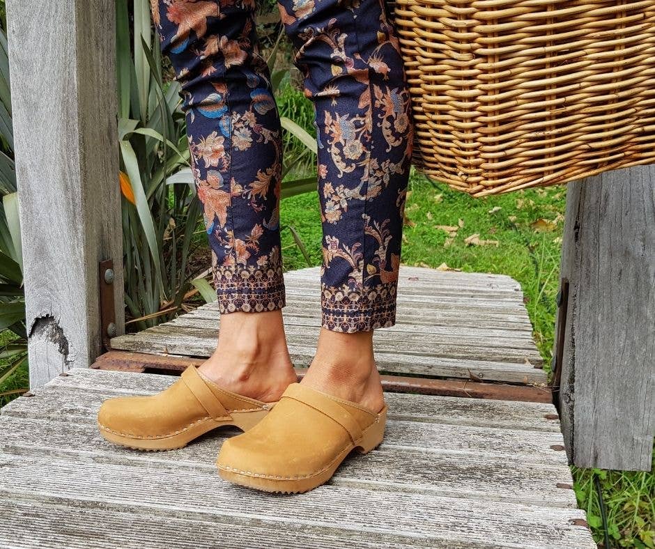 Love of Clogs - Vendita all'ingrosso Zoccoli - Donna - Zoccoli Greta in Nubuck Marrone Tan | Zoccoli svedesi4