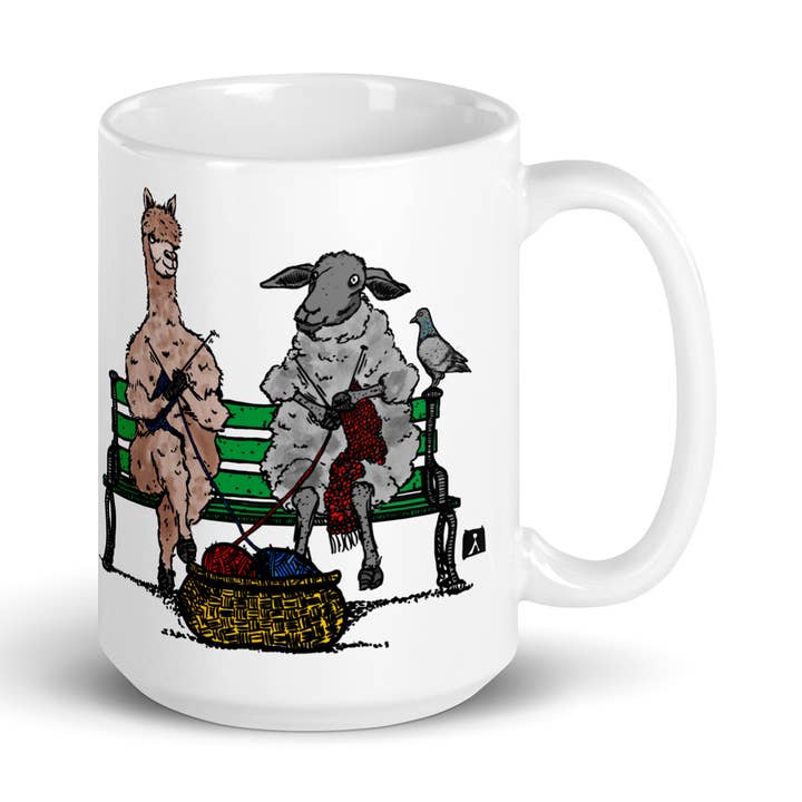 Kaffemugg Av Ett Får Och Alpacka Vänner Stickar På En Bänk för wholesale av Bellavance Ink
