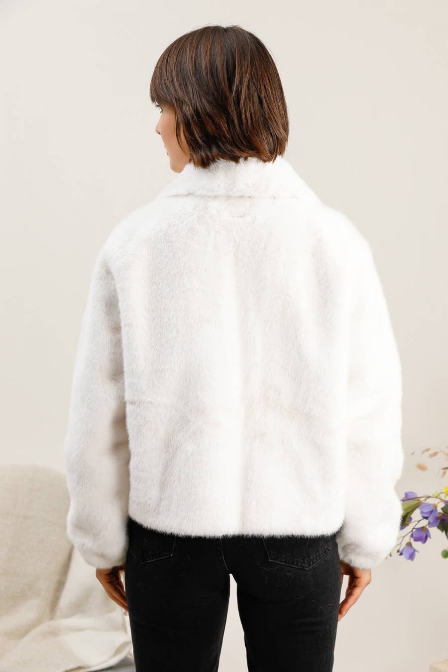 Attrait Paris – wholesale Fur/faux fur coat – Women's – Short faux fur jacket3
