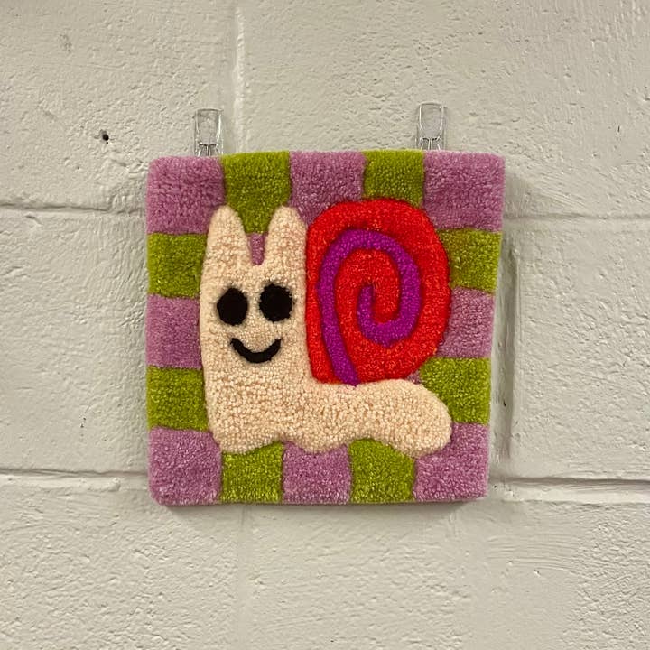 Hi Cutie – wholesale Wall Accent – Checkered Snail Tufted Wall Hanging6