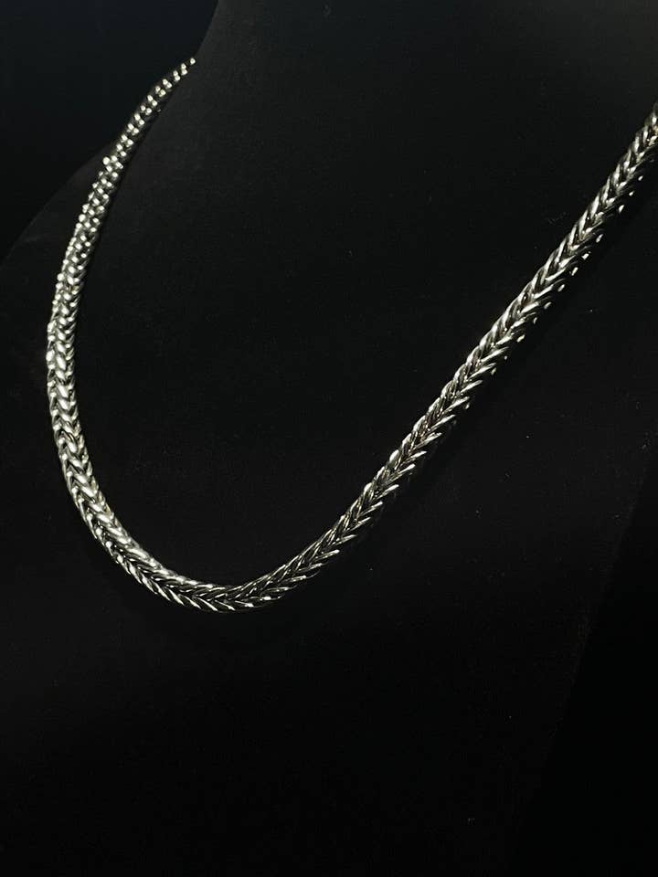 Collier en forme de queue de renard en argent sterling massif : luxueux et sophistiqué pour la vente par Regul Silver
