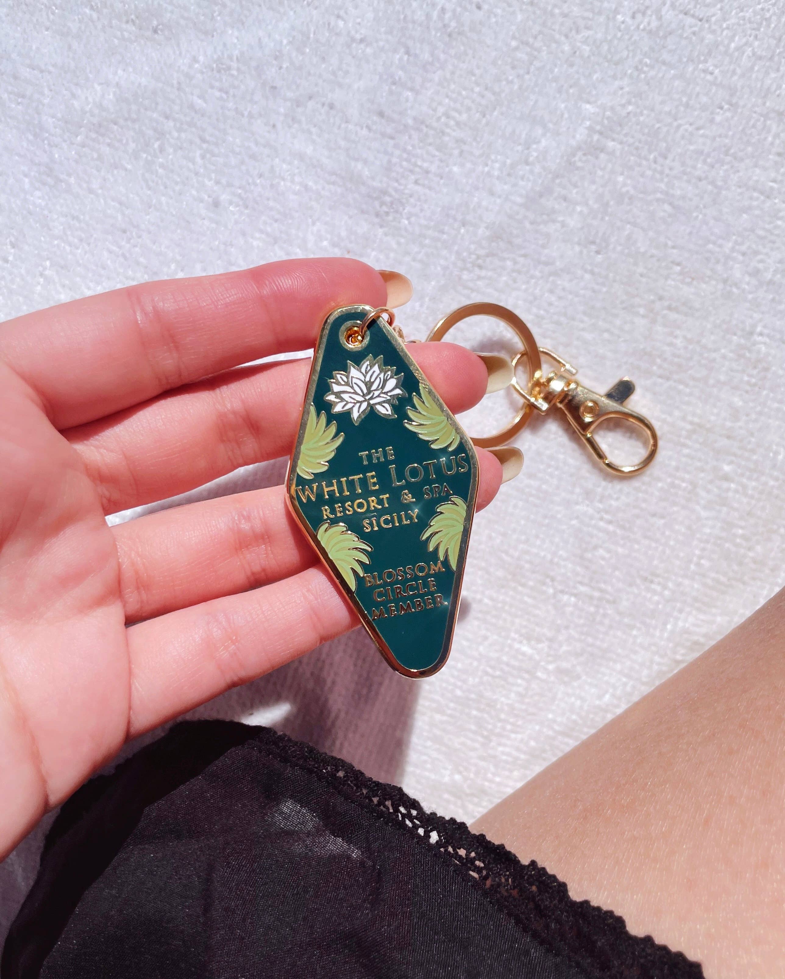 Lilly Baik - Wholesale Keychain - Women's - White Lotus Sicily Enamel Hotel Tag Keychain2